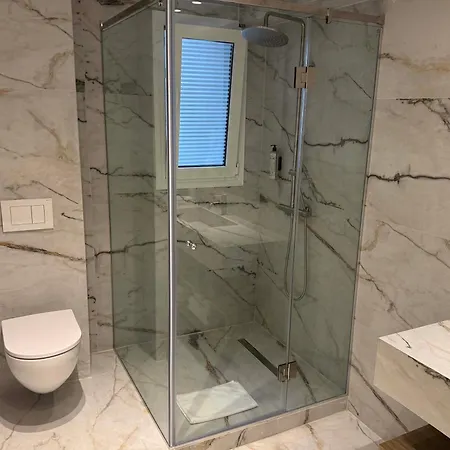 Hotel Luxury White Tower *