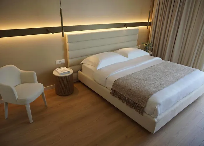 Luxury White Tower דירה