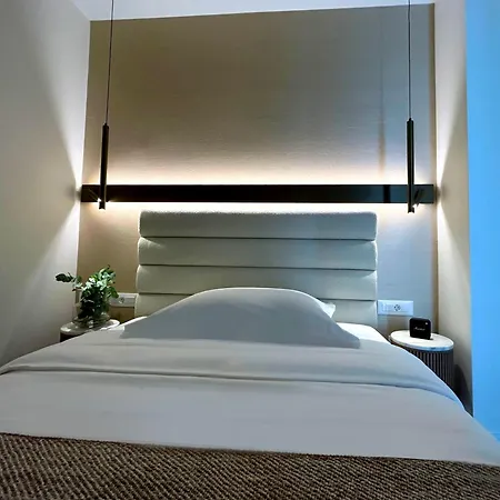 Luxury White Tower Apartment *