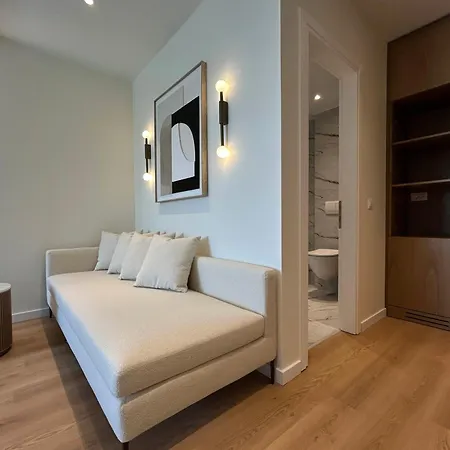 Luxury White Tower Апартаменты *