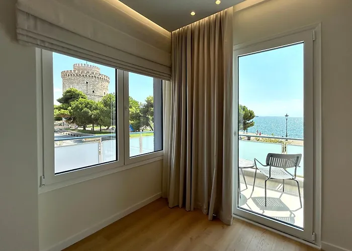 Luxury White Tower Апартаменты *