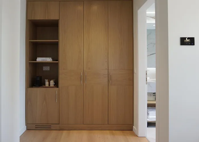 Апартаменты Luxury White Tower