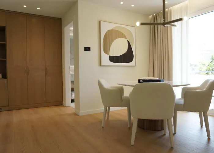 Luxury White Tower Апартаменты