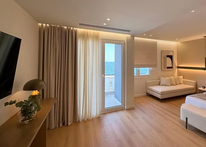 Luxury White Tower Апартаменты *
