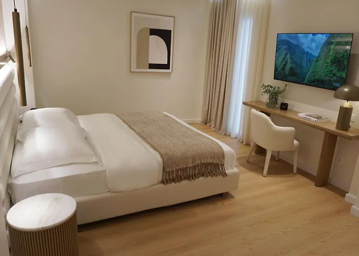 Апартаменты Luxury White Tower *