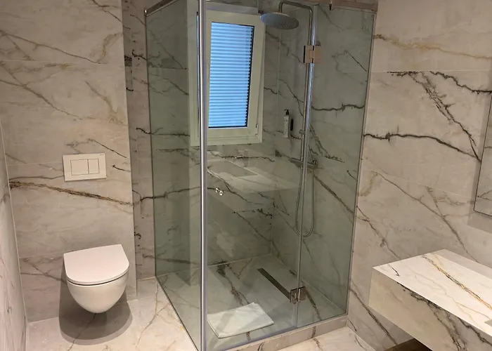 Апартаменты Luxury White Tower *